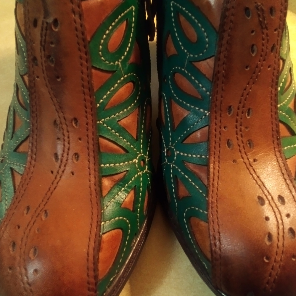 Ladies ankle bootie